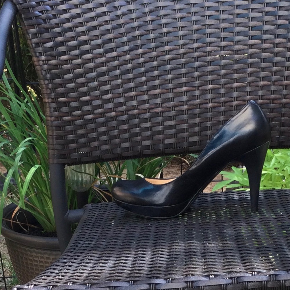 NEW Marc Fisher genuine leather black platform heels.